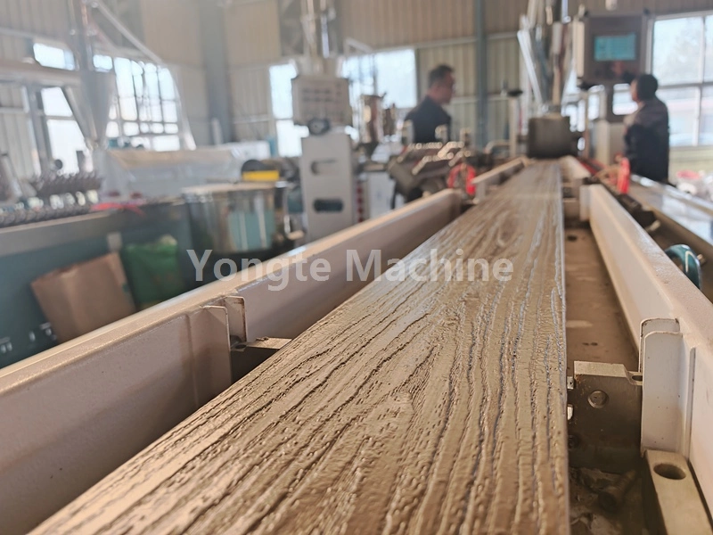 Композитна машина за пластику и отпадни текстил