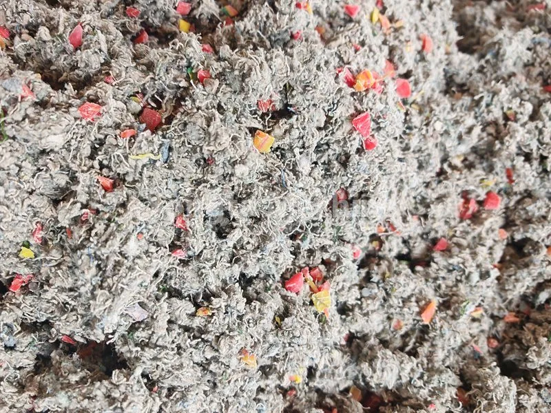 Машина за рециклажу отпадне одеће и пластичне композите